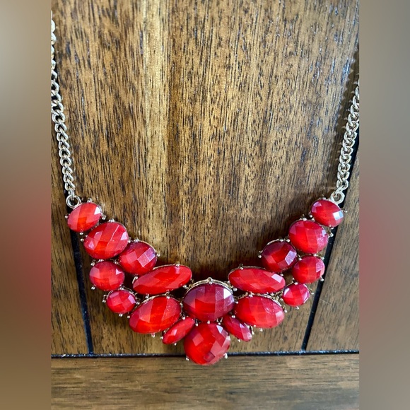 BOGO 2 x $10 NWOT “Red/ Gold Tone Statement Necklace” - Picture 3 of 9